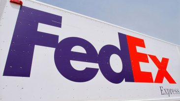 FedEx warns on profit, slashes outlook as demand slumps