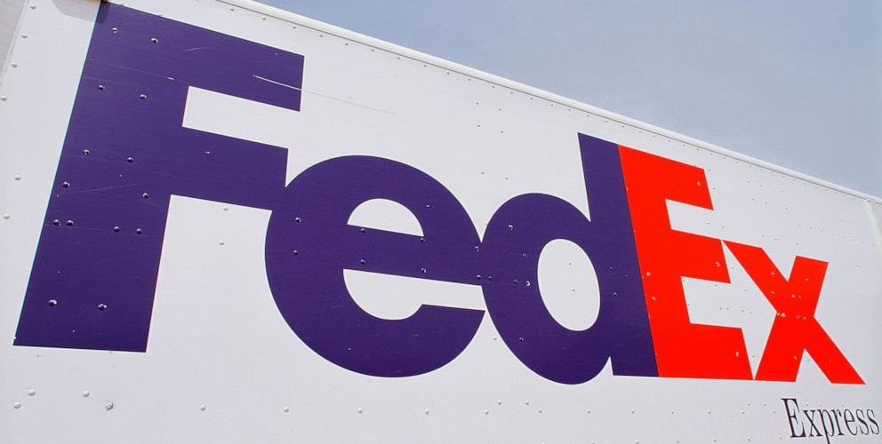 FedEx warns on profit, slashes outlook as demand slumps