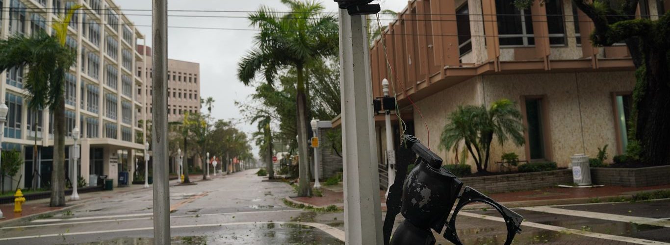 Florida authorities respond to people trapped in homes as Hurricane Ian knocks out power to 2M