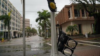 Florida authorities respond to people trapped in homes as Hurricane Ian knocks out power to 2M