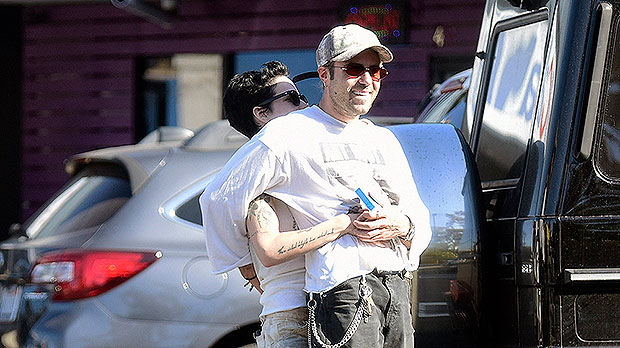 Halsey & Boyfriend Alev Aydin Pack On Cute PDA During Lunch Date In LA: Photos