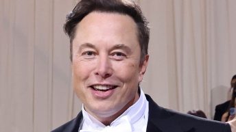 Elon Musk’s Twitter Era Begins, Setting Stage for Reboot of Social Platform