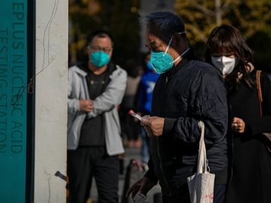 Workers leave iPhone factory in Zhengzhou amid COVID curbs