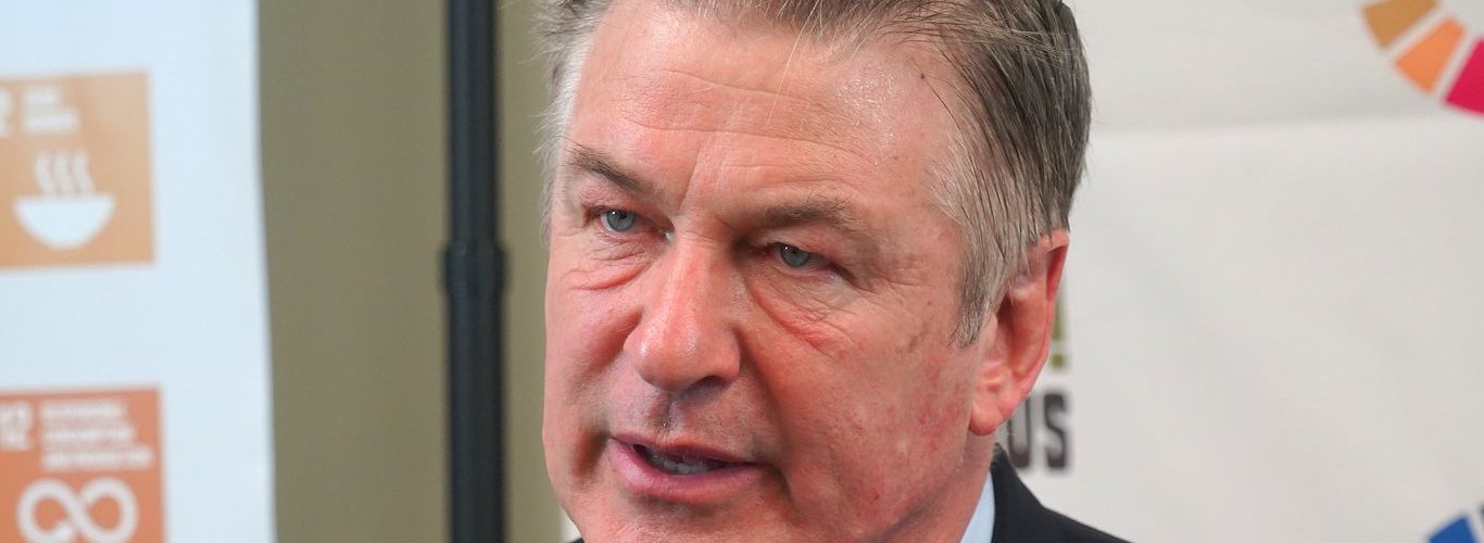 Alec Baldwin reaches settlement with “Rust” shooting victim’s family