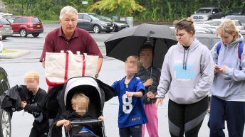 Alec Baldwin and Kids Hit the Zoo on Heels of ‘Rust’ Settlement