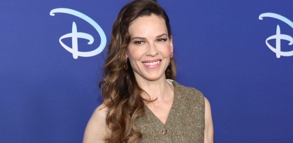 Hilary Swank Reveals She’s Pregnant With Twins