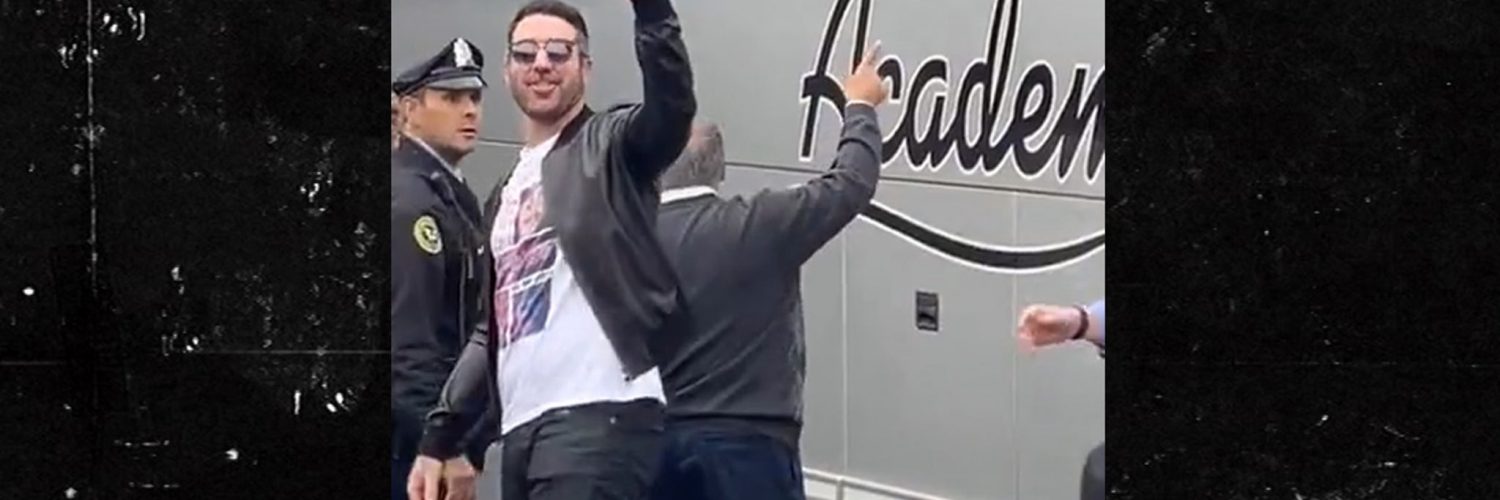 Justin Verlander Flips Off Phillies Fans Before World Series Game 3