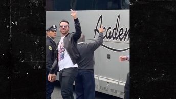 Justin Verlander Flips Off Phillies Fans Before World Series Game 3