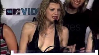 Courtney Love in 1998 beautifully defends her style on MTV