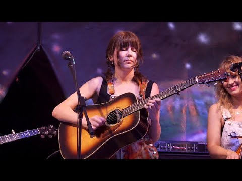 Molly Tuttle “White Freightliner Blues” 7/30/22 Ossipee Valley Music Festival