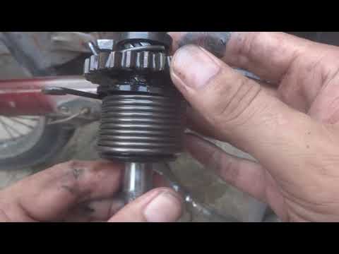 Motorcycle kick starter repair. Bike kick repair. Bike no start repair. Motorcycle Urdu Hindi.