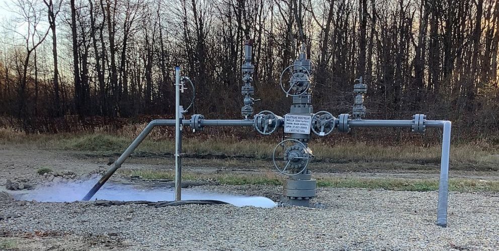 Leak at Pennsylvania gas storage well spewing methane