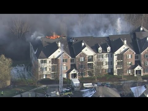 Crews battle fire at Grand Blanc Township apartment complex