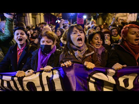 Iran: Türkinnen zeigen Solidarität – Festnahmen in Istanbul | AFP