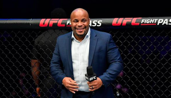 Daniel Cormier sheds light on “what really happened” in Stephen Thompson’s stoppage win over Kevin Holland: “That decision was not made by Bob Perez”