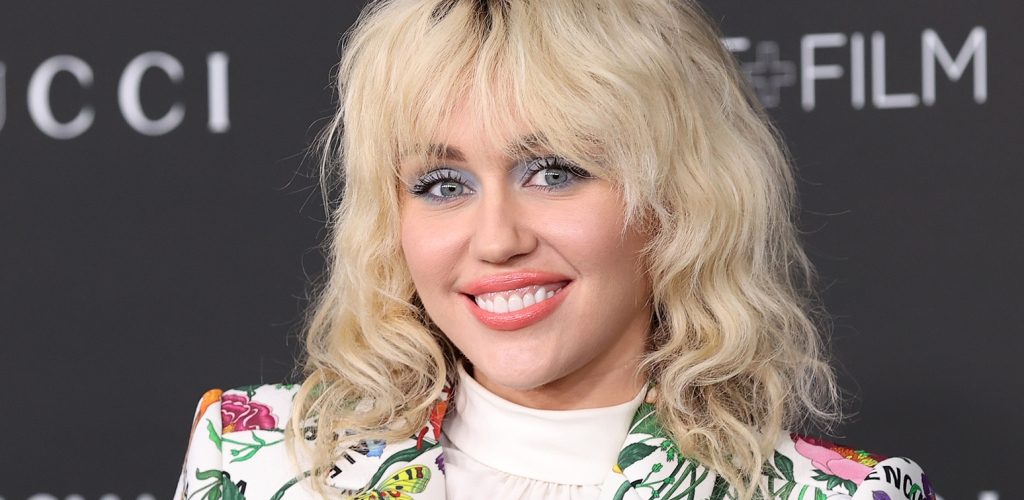 Miley Cyrus Reveals Some of Her ‘New Year’s Eve Party’ Lineup on ‘The Tonight Show’