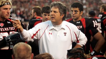 Mike Leach, Football Coach With an ‘Air Raid’ Offense, Dies at 61