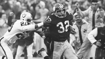 Franco Harris, Steeler who caught Immaculate Reception, dies