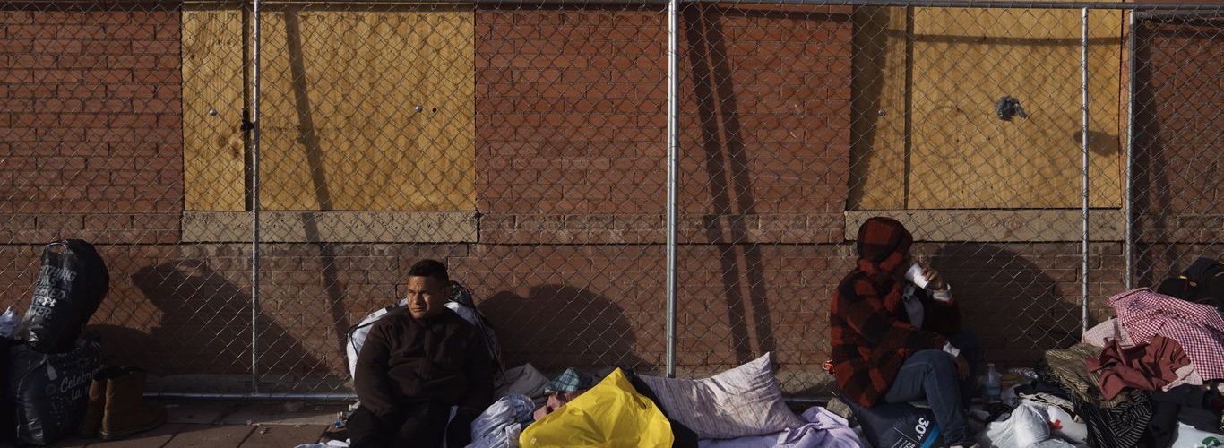 El Paso scrambles to help migrants in Christmas border crisis