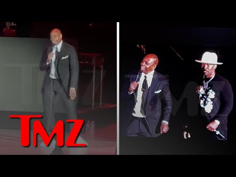 Dave Chappelle Continues to Crack Jokes After Tackle, Joined By Jamie Foxx | TMZ