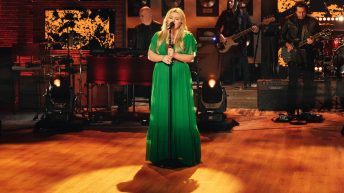 Kelly Clarkson Croons ‘You Should Probably Leave’ in Chris Stapleton Cover