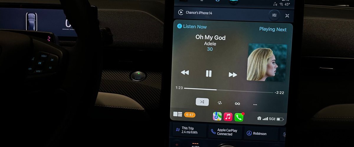 iOS 16.3 fixes pesky CarPlay bug that broke Find My support in Siri