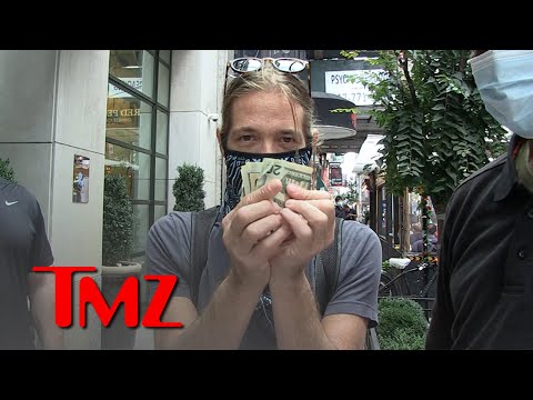 Foo Fighters’ Taylor Hawkins Banking on NYC Autograph Seekers | TMZ