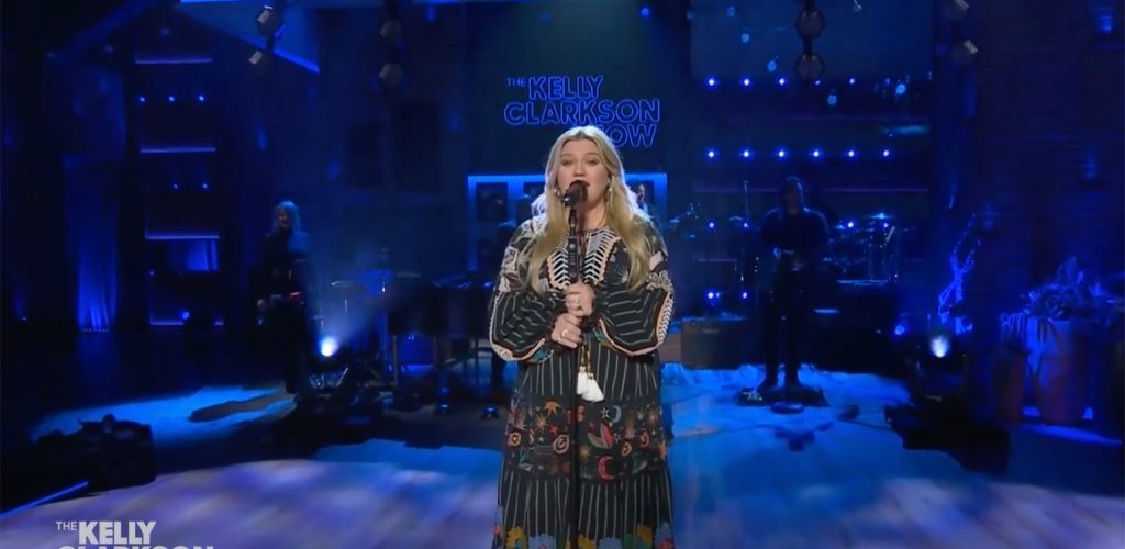 Kelly Clarkson Wants You to ‘Take Yo’ Praise’ in Soulful Camille Yarbrough Cover