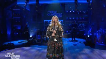 Kelly Clarkson Wants You to ‘Take Yo’ Praise’ in Soulful Camille Yarbrough Cover