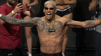 Former UFC champion Charles Oliveira shows off his new back piece tattoo (Photo)