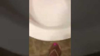 Mediatakeout girlfriend caught boyfriend cheat and used his toothbrush to brush the toilet