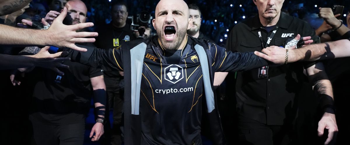 YouTuber sneaks into UFC 284, walks out with Volkanovski