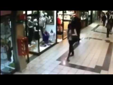 Mediatakeout old man try to trip thief and end up tripping himself