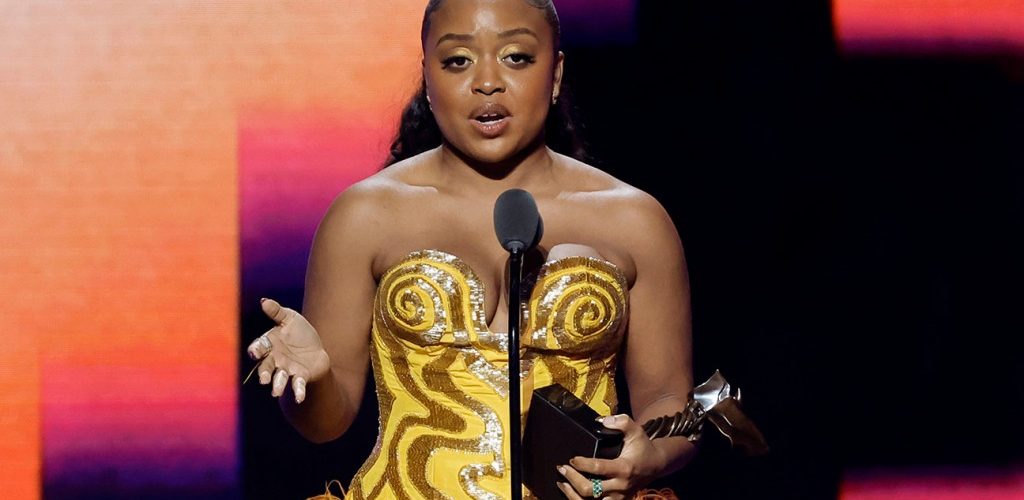 Spirit Award: Quinta Brunson Wins Best Lead Performance in New Scripted Series, Dedicates Award to Aspiring Kids