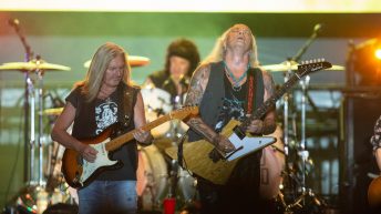 Watch Lynyrd Skynyrd Salute Gary Rossington at First Show Since Guitarist’s Death