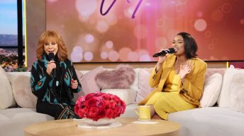 Reba McEntire Delivers Impromptu ‘Respect’ Cover With Jennifer Hudson