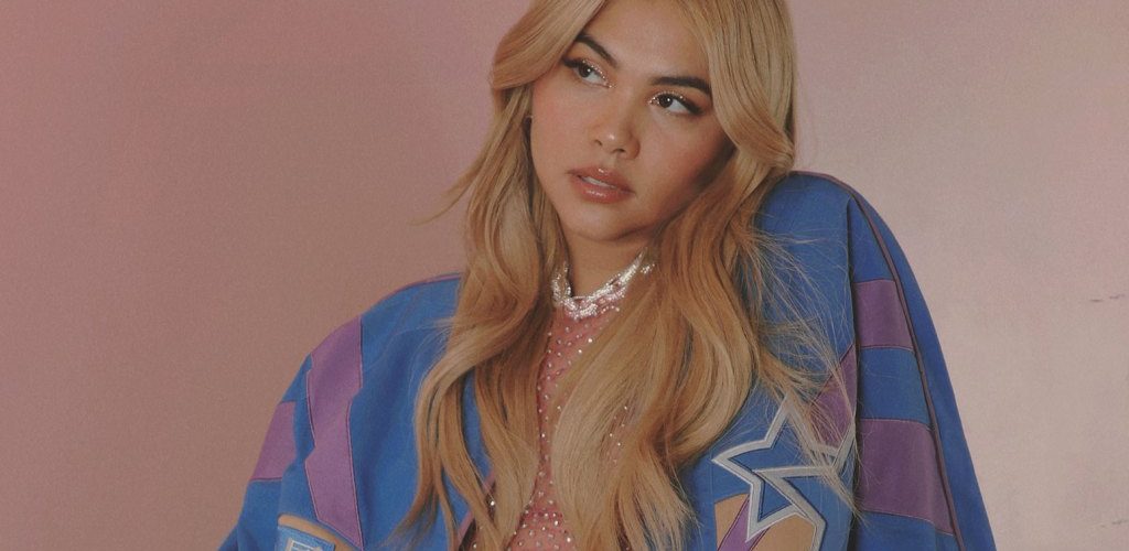 Watch Hayley Kiyoko Sing ‘Pretty Girl’ to Girlfriend Becca Tilley at London Concert