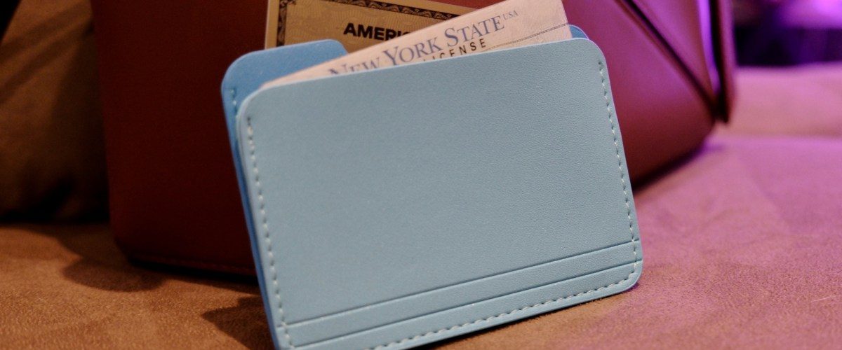 Hands-on: This limited edition Untitled Folder Wallet is inspired by Apple’s macOS folder icon