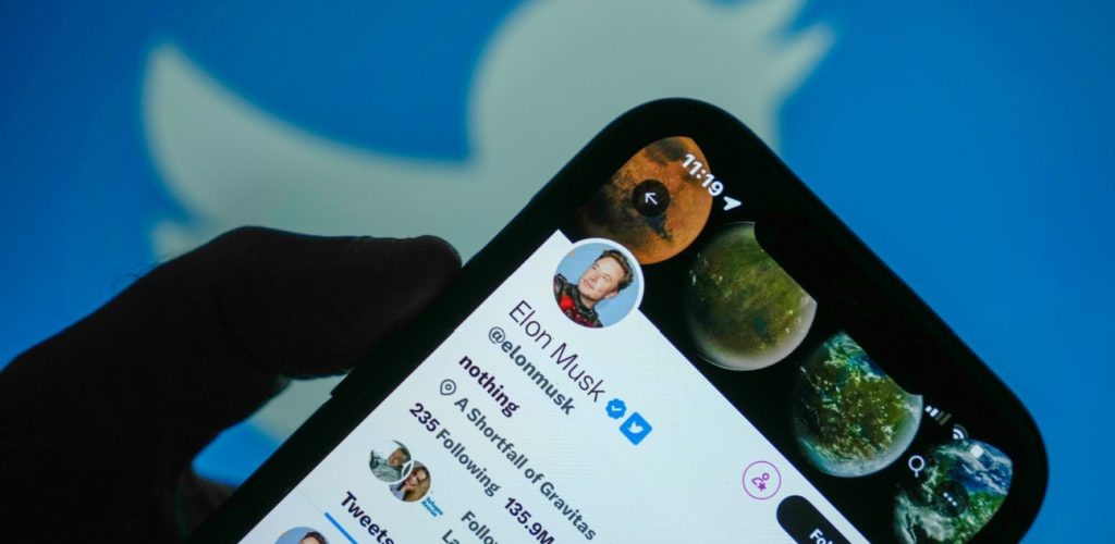 Twitter Inexplicably Adds Verification Back to Some Accounts, Including Dead Celebrities