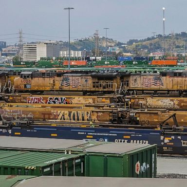 California passes 1st-in-nation emission rules for trains