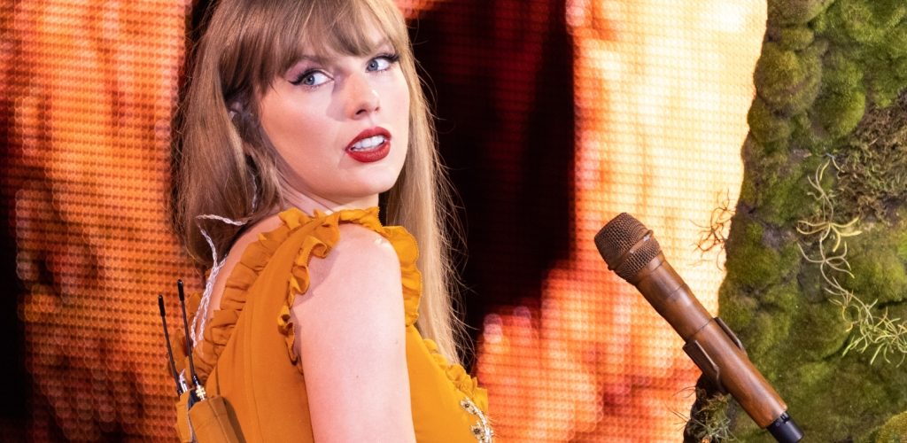 Taylor Swift Performs ‘Coney Island’ Live for the First Time — Without The National