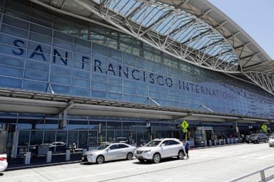 2 planes aborted landings in San Francisco when a Southwest jet taxied across their runways