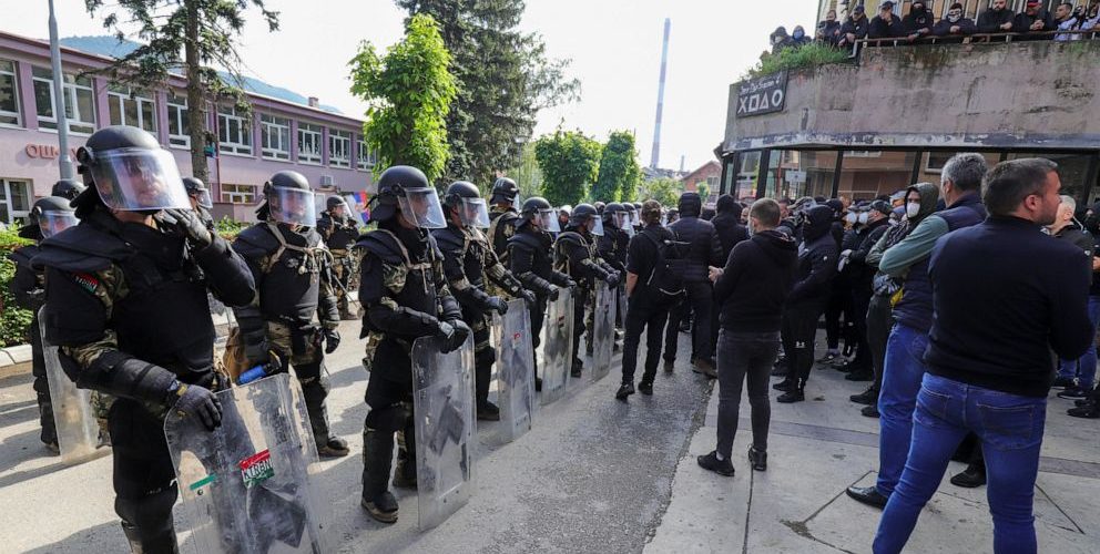 25 NAT0-led peacekeepers injured in Kosovo in clashes with Serbs outside municipal building