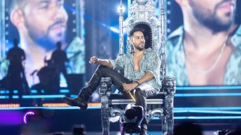 Romeo Santos Delivers Bachata Hits, Brings Out Anuel AA During Miami Tour Stop