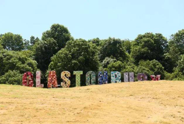 Glastonbury’s Heatwave Saturday Thrives On Eclecticism