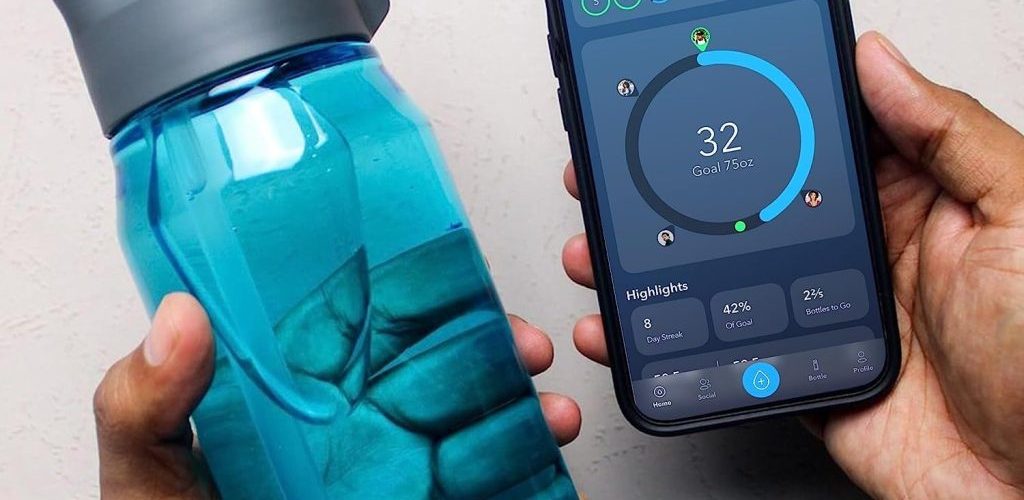 This $30 Smart Water Bottle Lights Up When It’s Time For You to Take a Drink