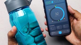 This $30 Smart Water Bottle Lights Up When It’s Time For You to Take a Drink