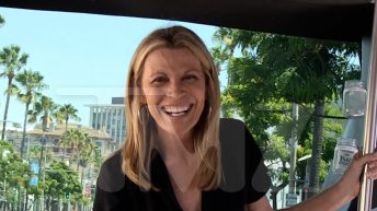 Vanna White Hops on TMZ Celebrity Tour Bus, Mum on ‘Wheel of Fortune’ Future