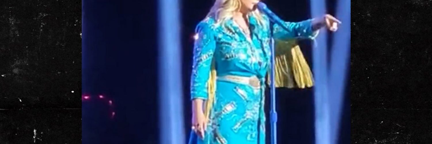 Miranda Lambert Stops Concert to Berate Fans Taking Selfies