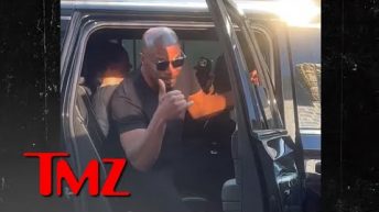 Jamie Foxx Saves The Day In Chicago Recovering a Lost Purse | TMZ Live